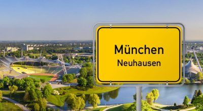 Header-Muenchen-mit-Ortsschild-Neuhausen