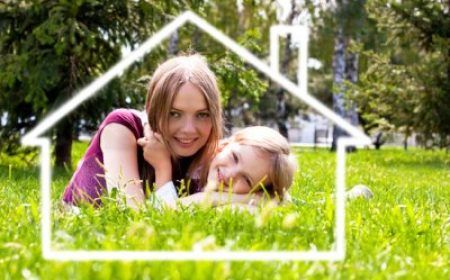 1676635638_photodune-5245037-house-construction-happy-family-xs-podsolnukh